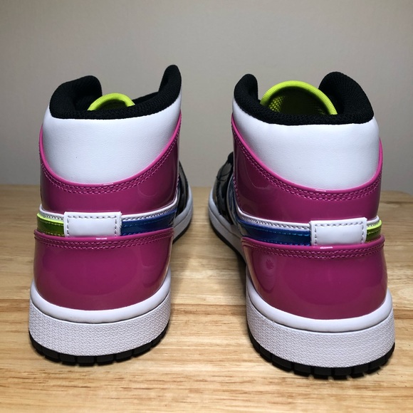 ‼️SOLD‼️NIKE AIR JORDAN 1 MID SE SNEAKERS - Picture 6 of 8